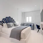 Croco Mykonos Отель Тоурлос